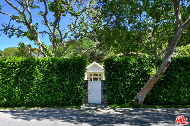 Image 4 of 55 For 3640 Longridge Avenue