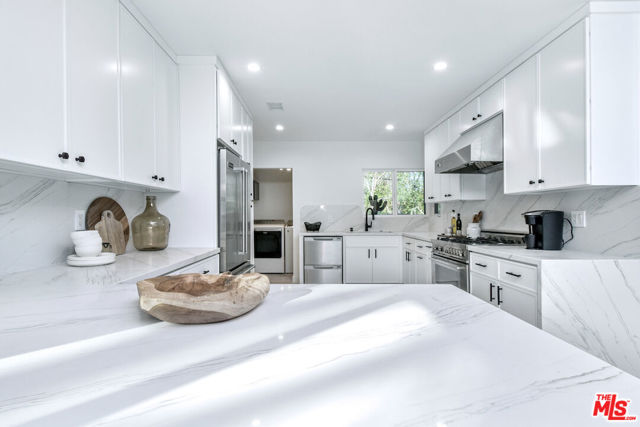 4512 Libbit Avenue, Encino CA: https://media.crmls.org/mediaz/cf271b78-20b6-496a-9324-32f26c45d524.jpg