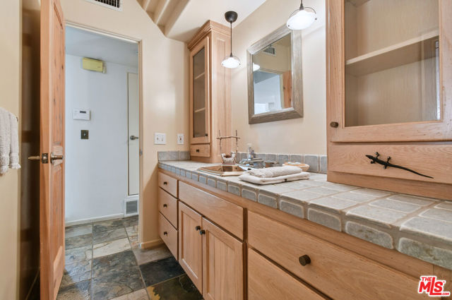 4734 Louise Avenue photo 39