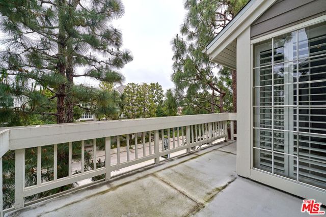 13078 Mindanao Way, Marina del Rey CA: https://media.crmls.org/mediaz/cf27bb61-c091-444d-98e2-a0cb28bfe998.jpg