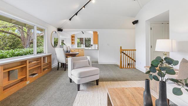 161 E Floresta Way, Portola Valley CA: https://media.crmls.org/mediaz/cf2815a2-4fa4-477f-9a58-e7fd95eb6480.jpg