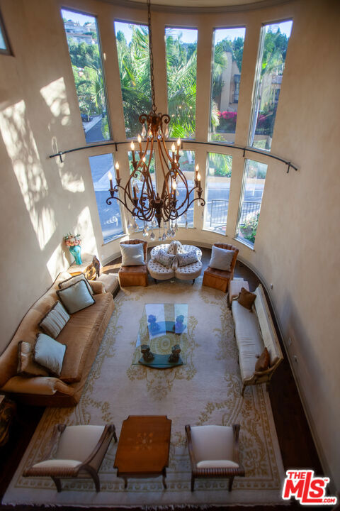 3501 Caribeth Drive, Encino CA: https://media.crmls.org/mediaz/cf2896d5-df7b-4f86-b4cd-0c34b0b7669b.jpg