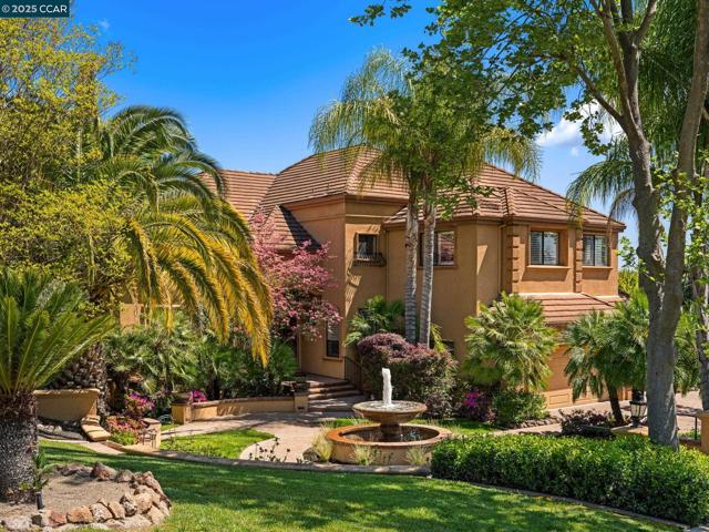 4640 Kingswood Dr, Danville CA: https://media.crmls.org/mediaz/cf28cde1-9d8b-4fd7-8711-7353d98adeee.jpg