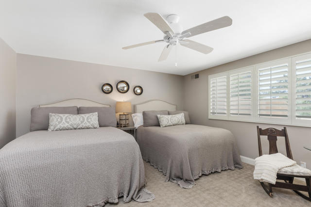 27 Oak Tree Drive, Rancho Mirage CA: https://media.crmls.org/mediaz/cf28d821-c782-4d8a-9e75-9a608c6fe3a0.jpg