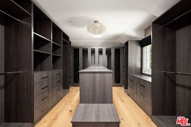 1214 Coldwater Canyon Drive, Beverly Hills CA: https://media.crmls.org/mediaz/cf28f925-9276-4599-a8f7-056cd1d422b2.jpg