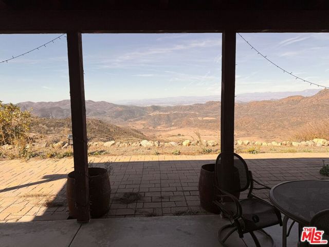 11077 Pacific View Drive, Malibu CA: https://media.crmls.org/mediaz/cf290938-3ec5-453d-b0d6-b06491b8b138.jpg