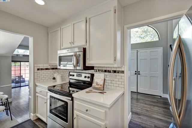 4374 Valley Ave, Pleasanton CA: https://media.crmls.org/mediaz/cf2981f2-7ec8-423f-abc4-a31e9eec3906.jpg