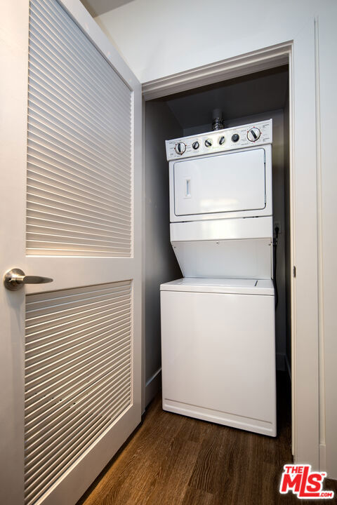 1040 Glendon Avenue, Los Angeles CA: https://media.crmls.org/mediaz/cf2a399e-2adc-45e1-88b7-699be45d331b.jpg
