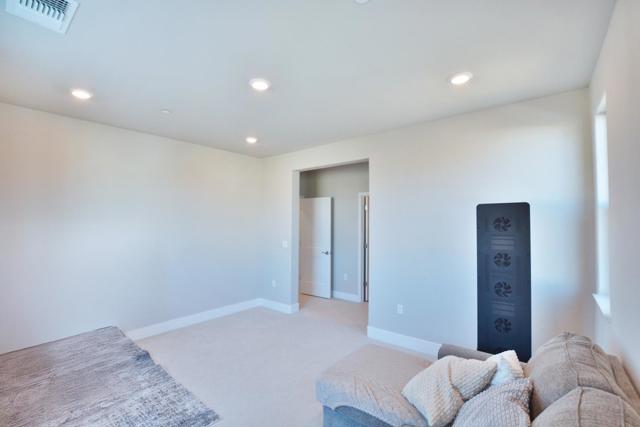 Image 23 of 31 For 809 Big Range Way