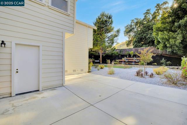 115 Shadewell Dr, Danville CA: https://media.crmls.org/mediaz/cf2ab336-a12c-4a63-8ec8-73153d4e3e4f.jpg