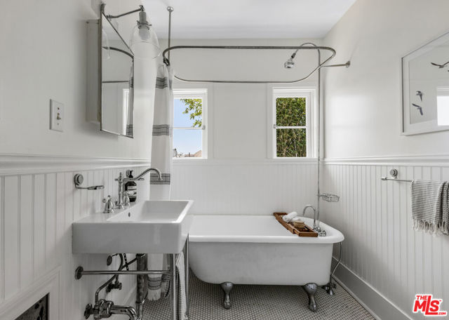 5928 Meridian Street, Los Angeles CA: https://media.crmls.org/mediaz/cf2b17e0-29e4-4d2f-a2a9-f6d140a2d6b9.jpg