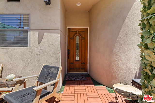 14256 Victory Boulevard, Van Nuys CA: https://media.crmls.org/mediaz/cf2bd329-8570-4022-b286-570a704e646e.jpg