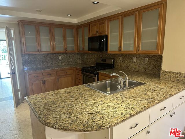 2748 Bottlebrush Drive, Los Angeles CA: https://media.crmls.org/mediaz/cf2bfb38-7909-4a9a-a66e-2601ad7ae083.jpg