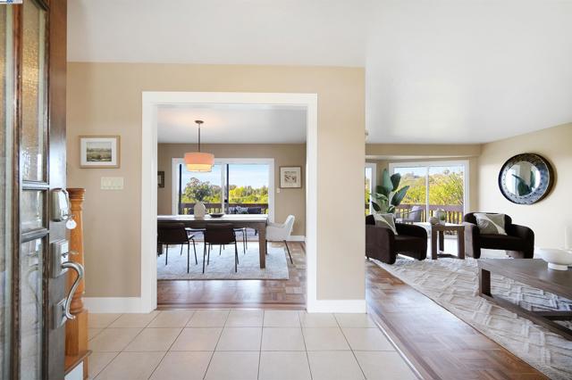 3218 Oakes Dr, Hayward CA: https://media.crmls.org/mediaz/cf2d4238-5ef8-495a-86d8-66a943cb5014.jpg