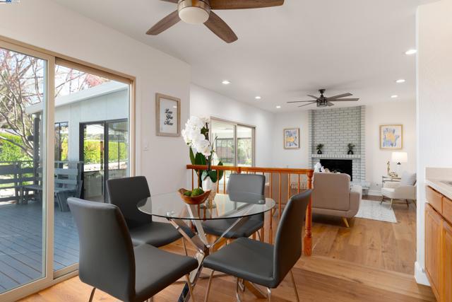 310 Trestle Glen Ct, Walnut Creek CA: https://media.crmls.org/mediaz/cf2db9fb-5fcf-4529-a098-b3088231cec8.jpg
