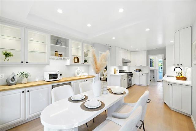 162 Del Monte Avenue, Los Altos CA: https://media.crmls.org/mediaz/cf2dcfee-7dd7-4097-a1e8-b9ff547a763b.jpg