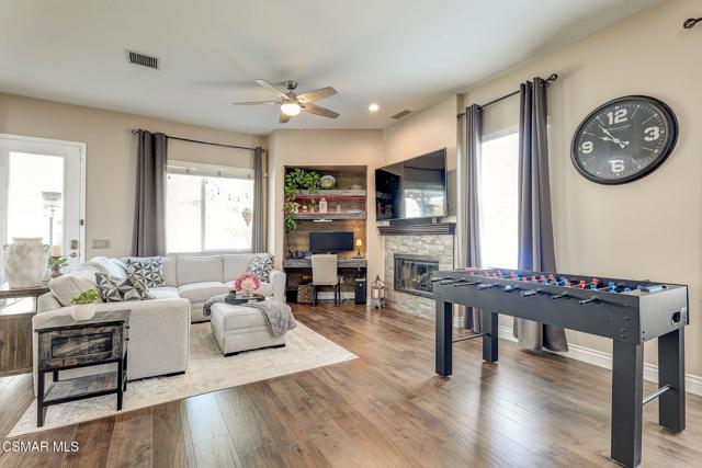 28097 Promontory Lane, Valencia CA: https://media.crmls.org/mediaz/cf2e393d-6486-4c5c-8a96-e28d0ada0f1f.jpg