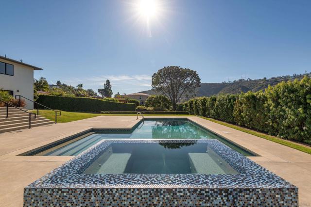 2641 Costebelle Dr, La Jolla CA: https://media.crmls.org/mediaz/cf2e7f8f-bc98-466f-bfc7-a2ddf38bc422.jpg