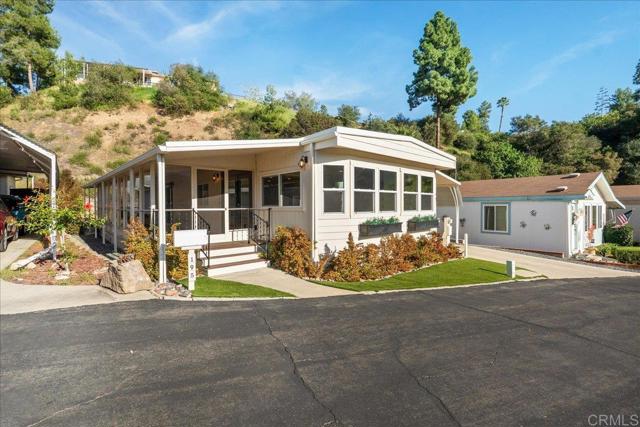 Detail Gallery Image 3 of 38 For 8975 Lawrence Welk Dr Spc 195,  Escondido,  CA 92026 - 2 Beds | 2 Baths