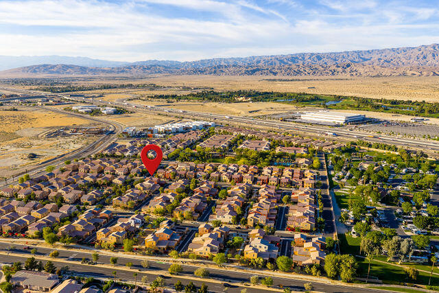 551 Via De La Paz, Palm Desert CA: https://media.crmls.org/mediaz/cf2ec774-9e3a-459e-99a5-d363b5b8e652.jpg