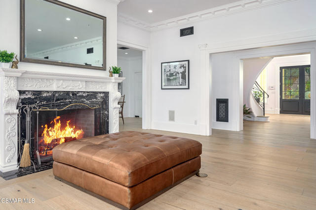 508 W Stafford Road, Thousand Oaks CA: https://media.crmls.org/mediaz/cf2ee7d1-e1ff-430f-bb81-e53a1ac154d9.jpg