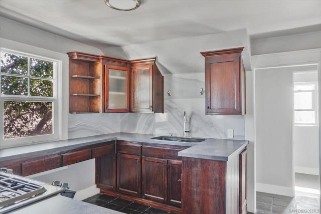 1035 Edgemont Place, San Diego CA: https://media.crmls.org/mediaz/cf2eef2a-ae19-4b27-9f31-9826582e0cc5.jpg
