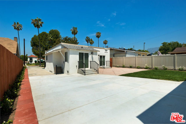 1288 N HILL Avenue, Pasadena CA: https://media.crmls.org/mediaz/cf2f7989-25b1-4fe5-9336-fc88896ada5b.jpg