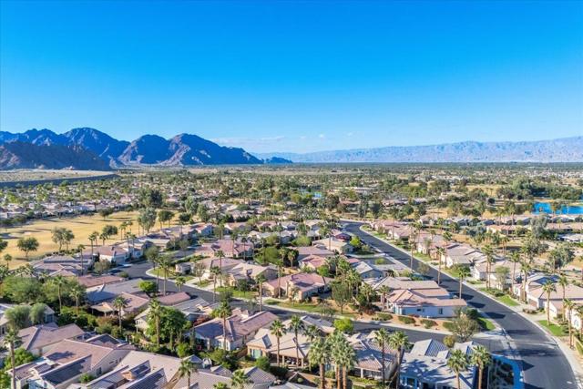 81485 Golden Poppy Way, La Quinta CA: https://media.crmls.org/mediaz/cf2f9ead-3cfa-48cc-9c61-2e41db9e0fea.jpg