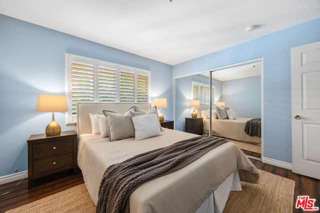 14365 Foothill Boulevard, Sylmar CA: https://media.crmls.org/mediaz/cf2fdbc6-40e0-4112-af14-334755abf912.jpg