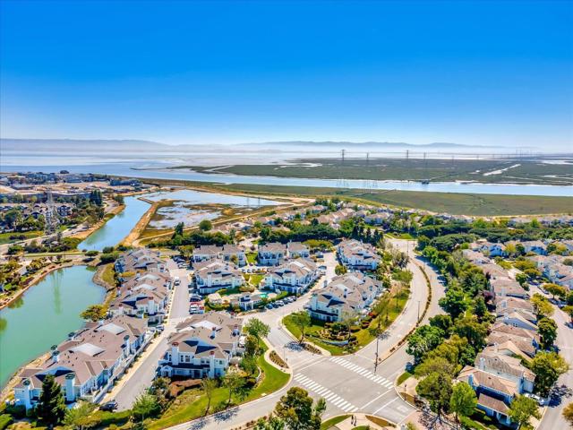 585 Shoal Circle,  CA: https://media.crmls.org/mediaz/cf2fde45-0d72-4f73-9f61-dbb1a30a4d8c.jpg
