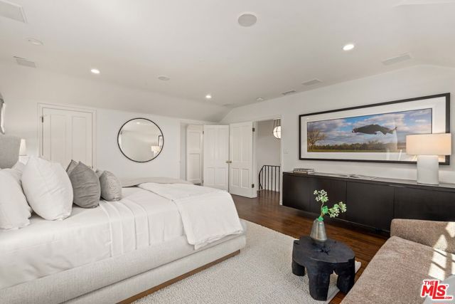 8023 Hemet Place, Los Angeles CA: https://media.crmls.org/mediaz/cf303e2b-2e28-4756-95a4-2dbe98c62b10.jpg