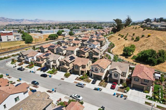 545 Shearwater Street, Hollister CA: https://media.crmls.org/mediaz/cf31e012-924b-46d2-8599-40006ac51cda.jpg
