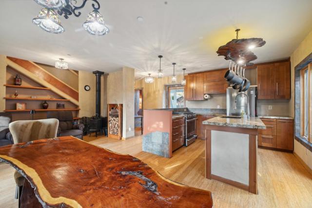 18010 Moonrise Road, Boulder Creek CA: https://media.crmls.org/mediaz/cf31f41b-ec31-4fd8-93c6-8e37e71db277.jpg