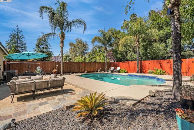349 Cose Ln, Tracy CA: https://media.crmls.org/mediaz/cf32196c-44c2-449a-922f-3afbc0cbb8cf.jpg