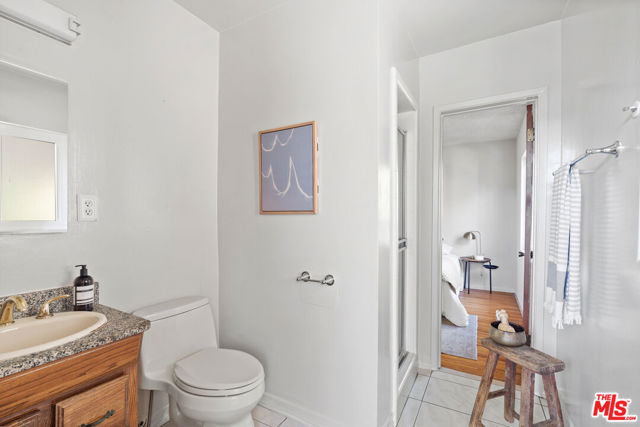 4242 Grand View Boulevard, Los Angeles CA: https://media.crmls.org/mediaz/cf323441-f1f0-4f65-9c42-3048d11a8c93.jpg