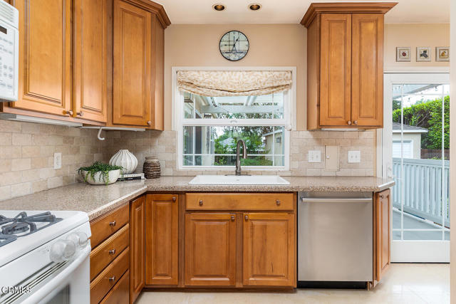 2250 Cooley Place, Pasadena CA: https://media.crmls.org/mediaz/cf3245b7-6f3e-4893-aeb3-f9469a8c992d.jpg