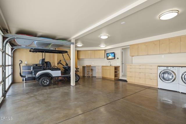 3629 Ocean Drive, Oxnard CA: https://media.crmls.org/mediaz/cf32511c-4661-4a9c-a056-f66a46a2e05a.jpg