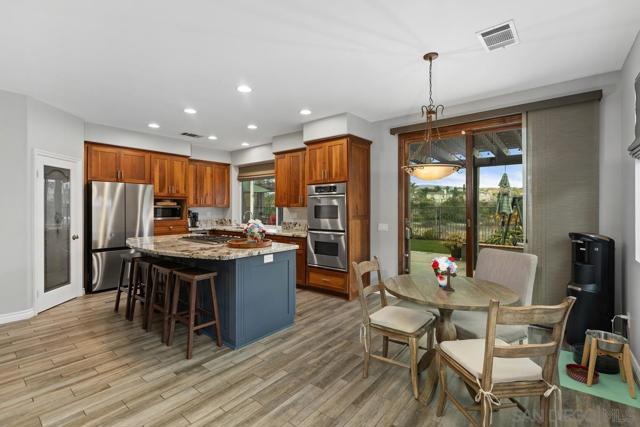 1387 S Creekside Dr, Chula Vista CA: https://media.crmls.org/mediaz/cf328317-f034-4a77-b003-762d89acec45.jpg