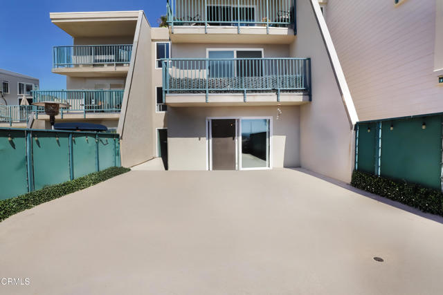 2901 Peninsula Road, Oxnard CA: https://media.crmls.org/mediaz/cf32d584-ce45-42ed-b324-0b946172c760.jpg