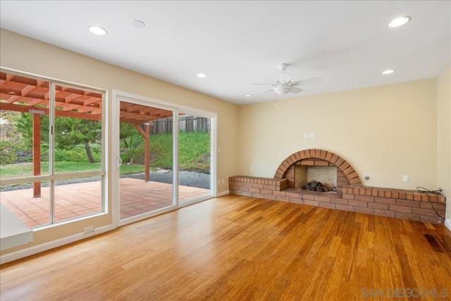 13334 Barbados Way, Del Mar CA: https://media.crmls.org/mediaz/cf331bc3-8896-4887-96c8-8c0e81cdf162.jpg