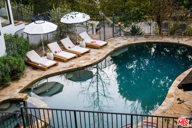 554 Mountain Green Drive, Calabasas CA: https://media.crmls.org/mediaz/cf3349fe-749c-4588-883d-b84ac33bcac9.jpg