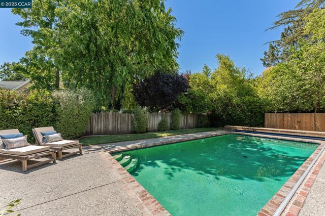 645 Los Palos Dr, Lafayette CA: https://media.crmls.org/mediaz/cf33f8f4-0fe7-4aef-9deb-eed16ff42a3c.jpg