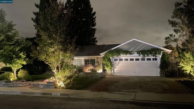 16 Belfast Pl, San Ramon CA: https://media.crmls.org/mediaz/cf347256-09aa-4095-a6bd-f5f5d5aeb18c.jpg