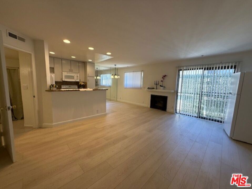 4322 Matilija Avenue #7