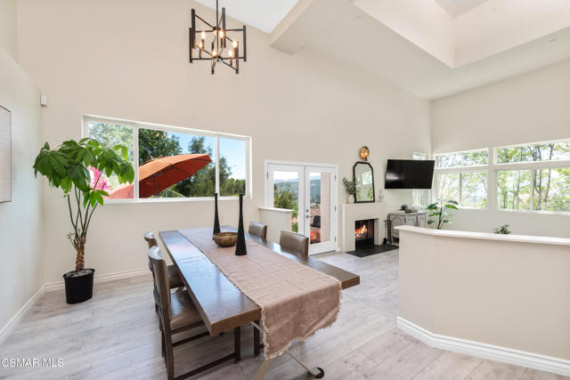 28333 Foothill Drive, Agoura Hills CA: https://media.crmls.org/mediaz/cf3589ab-efb1-4826-9036-0ac9894131b0.jpg