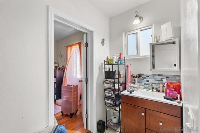 2832 34 K St, San Diego CA: https://media.crmls.org/mediaz/cf35935f-3e75-4d91-8d20-49b11b829599.jpg