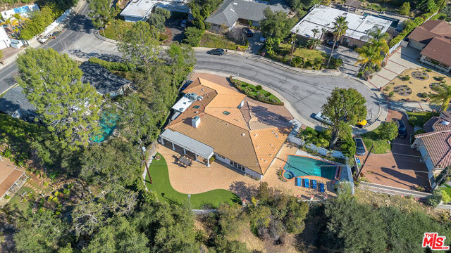 4311 Coquette Place, Tarzana CA: https://media.crmls.org/mediaz/cf36563f-16eb-4ef1-97af-b70af64b6494.jpg