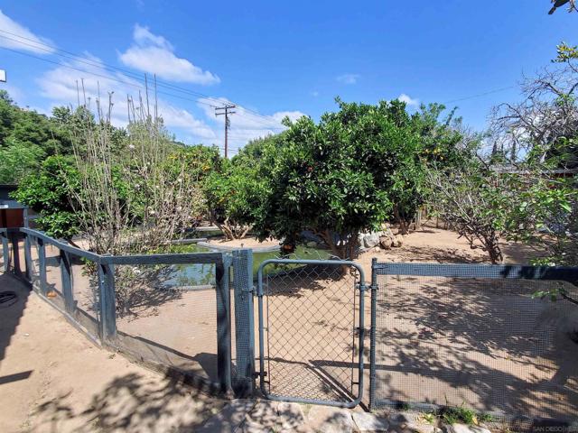 4716 S Mission Rd, Fallbrook CA: https://media.crmls.org/mediaz/cf369d70-5936-4e0c-a578-d9a22a2200f1.jpg