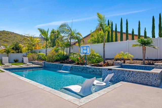 Detail Gallery Image 36 of 46 For 1733 Lemonadeberry Ln, Vista,  CA 92084 - 5 Beds | 3/1 Baths