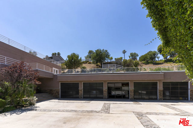 159 Dapplegray Road, Bell Canyon CA: https://media.crmls.org/mediaz/cf36c646-0297-4071-a90a-a138195fad0a.jpg